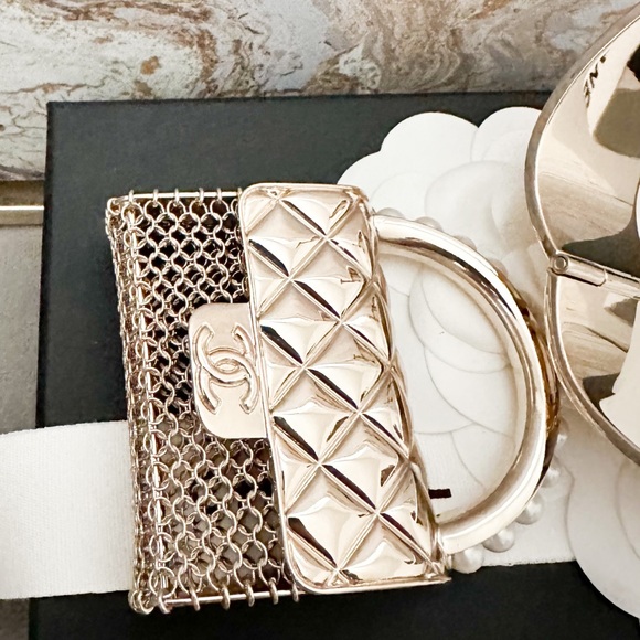 RUNWAY! Ltd Edition! Chanel Gold Metal Micro Pearl Bag Cuff - Picture 9 of 15